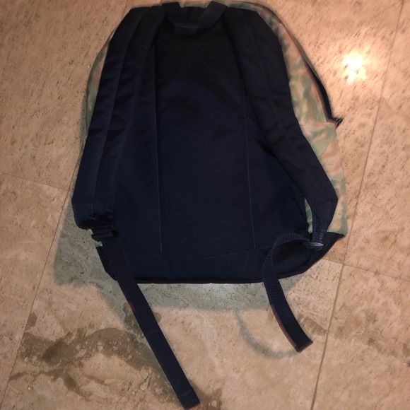 Vineyard Vines Camo Backpack - Picture 4 of 5